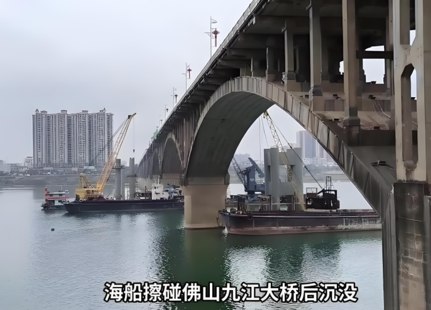 超高货船撞桥导致桥梁倒塌，若能检测是否超高，事故不会发生！