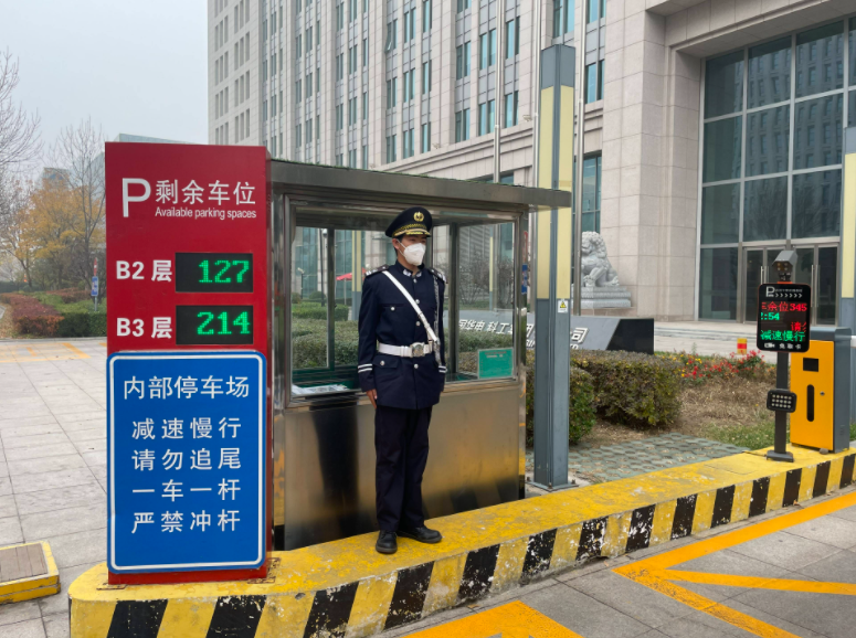 小区开始升级为智慧社区，布设脉冲电子围栏，守护围墙家园安全！